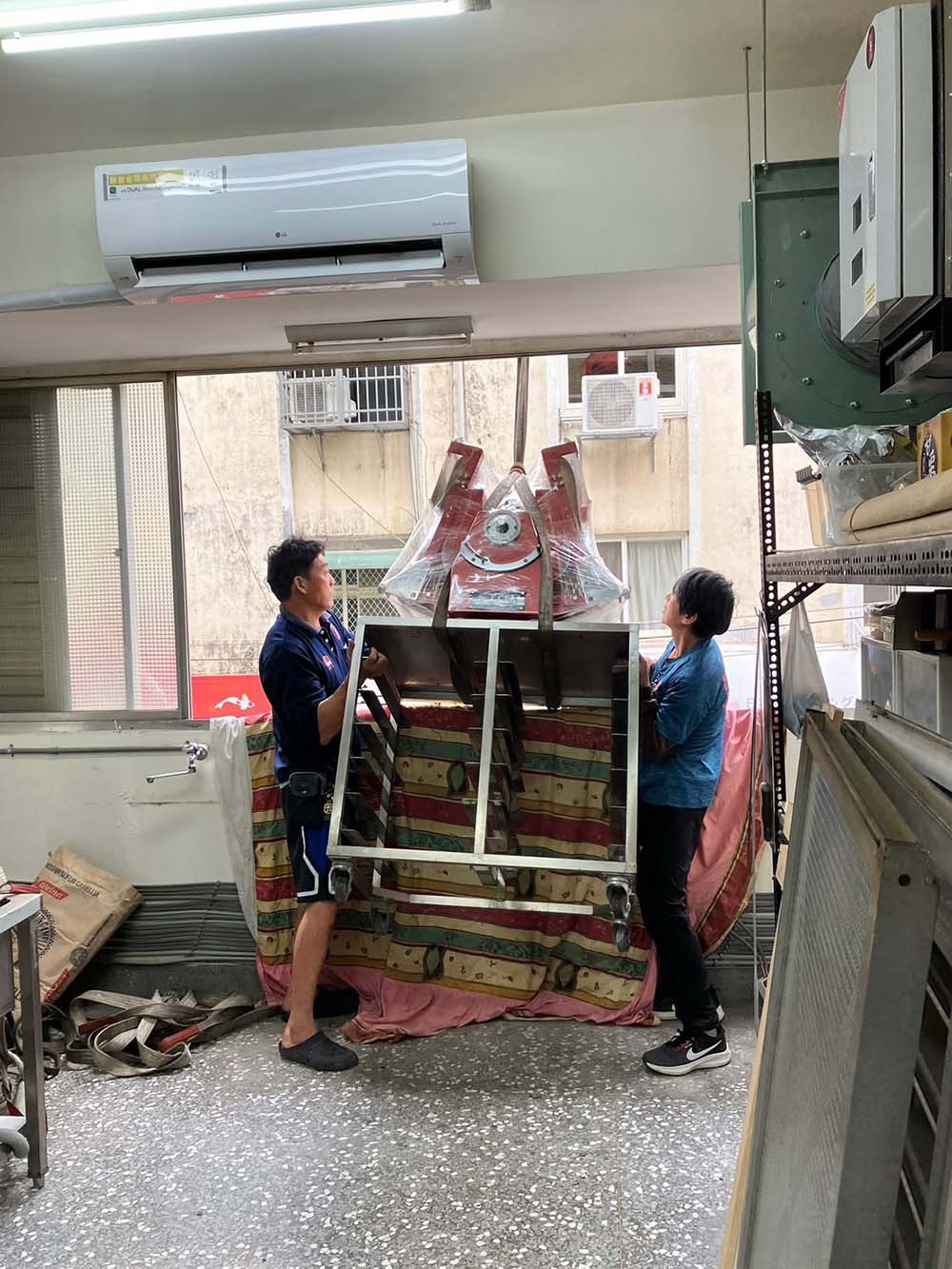 西區商家門市設備遷移7